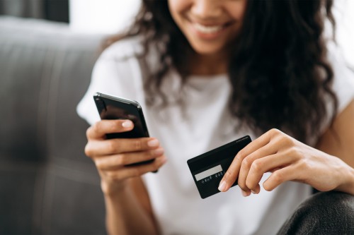 Social commerce : l'achat sur les réseaux sociaux progresse en France